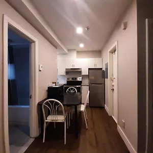 Sanitized Renovated Close To Subway And 24 Hrs Services Apartment