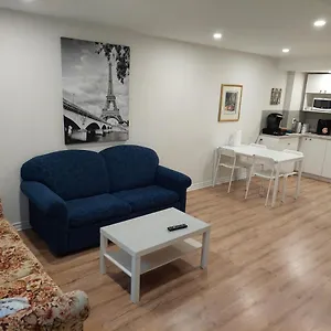Spacious Basement One Bedroom Apartment, Wifi. Apartment