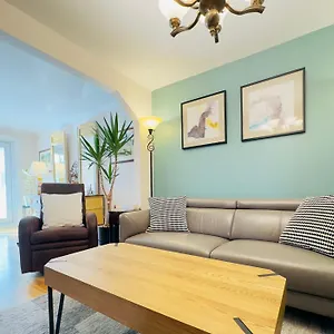 Peace House Subway&private Parking 5 Mins Downtown Villa