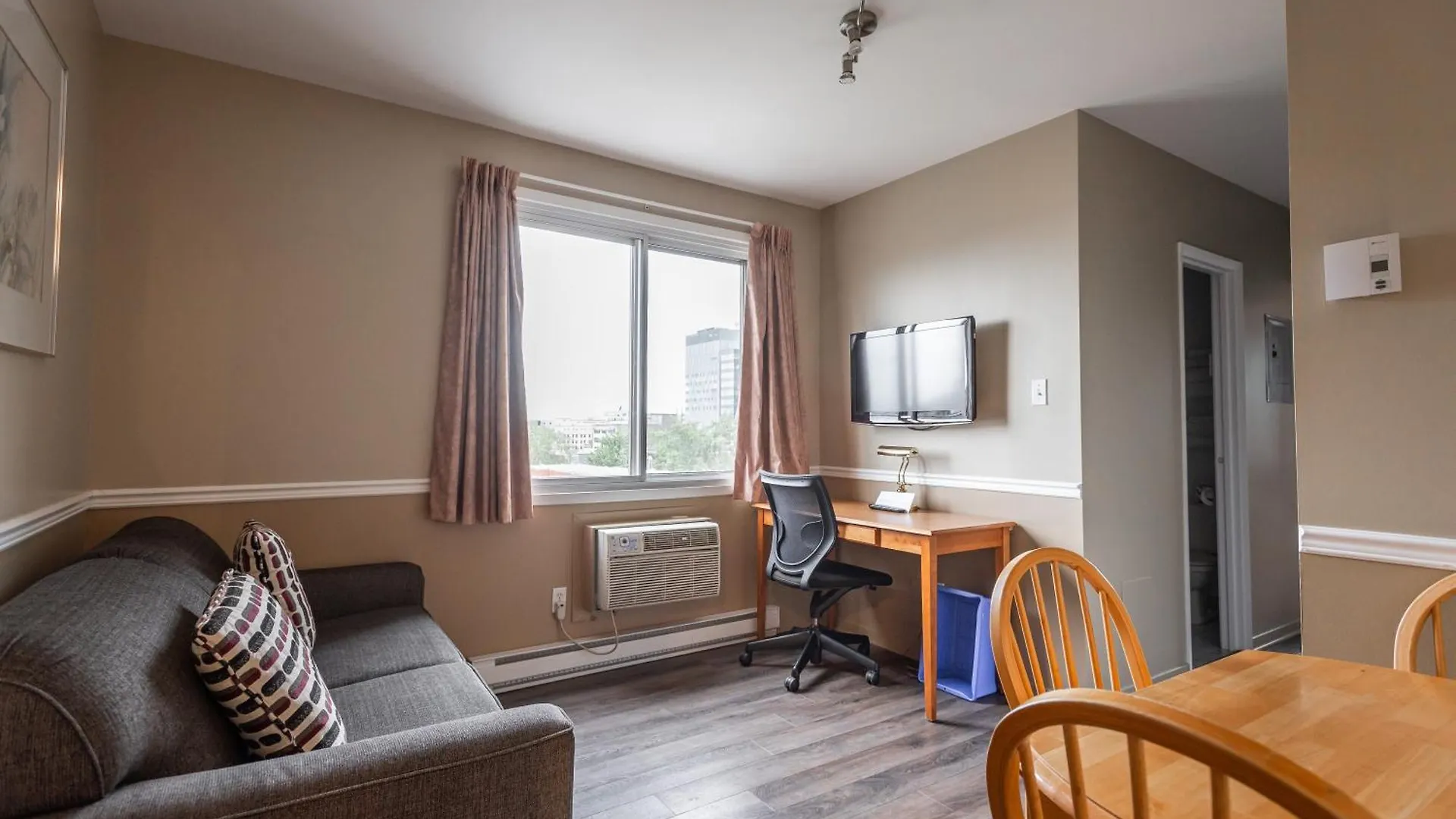 Hotel Le Roberval Montreal