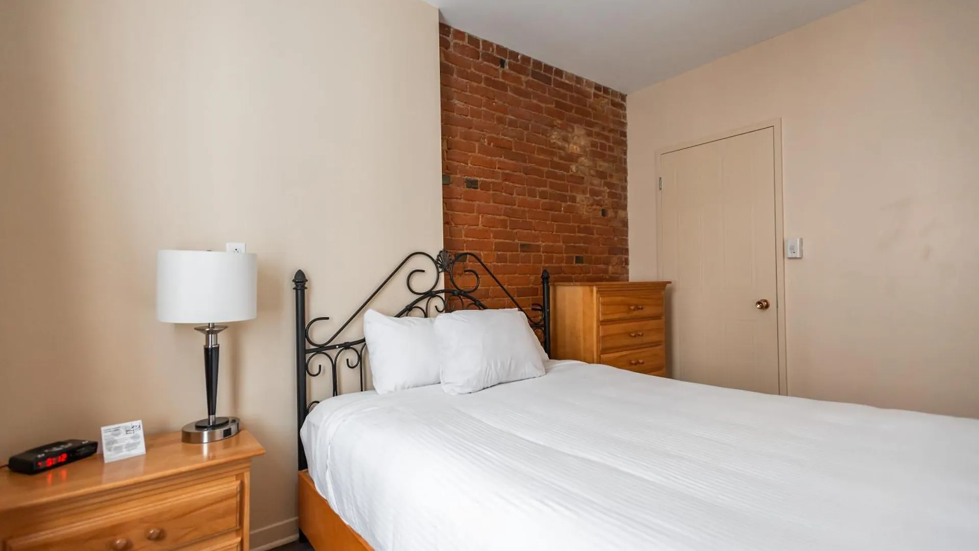 Hotel Le Roberval Montreal