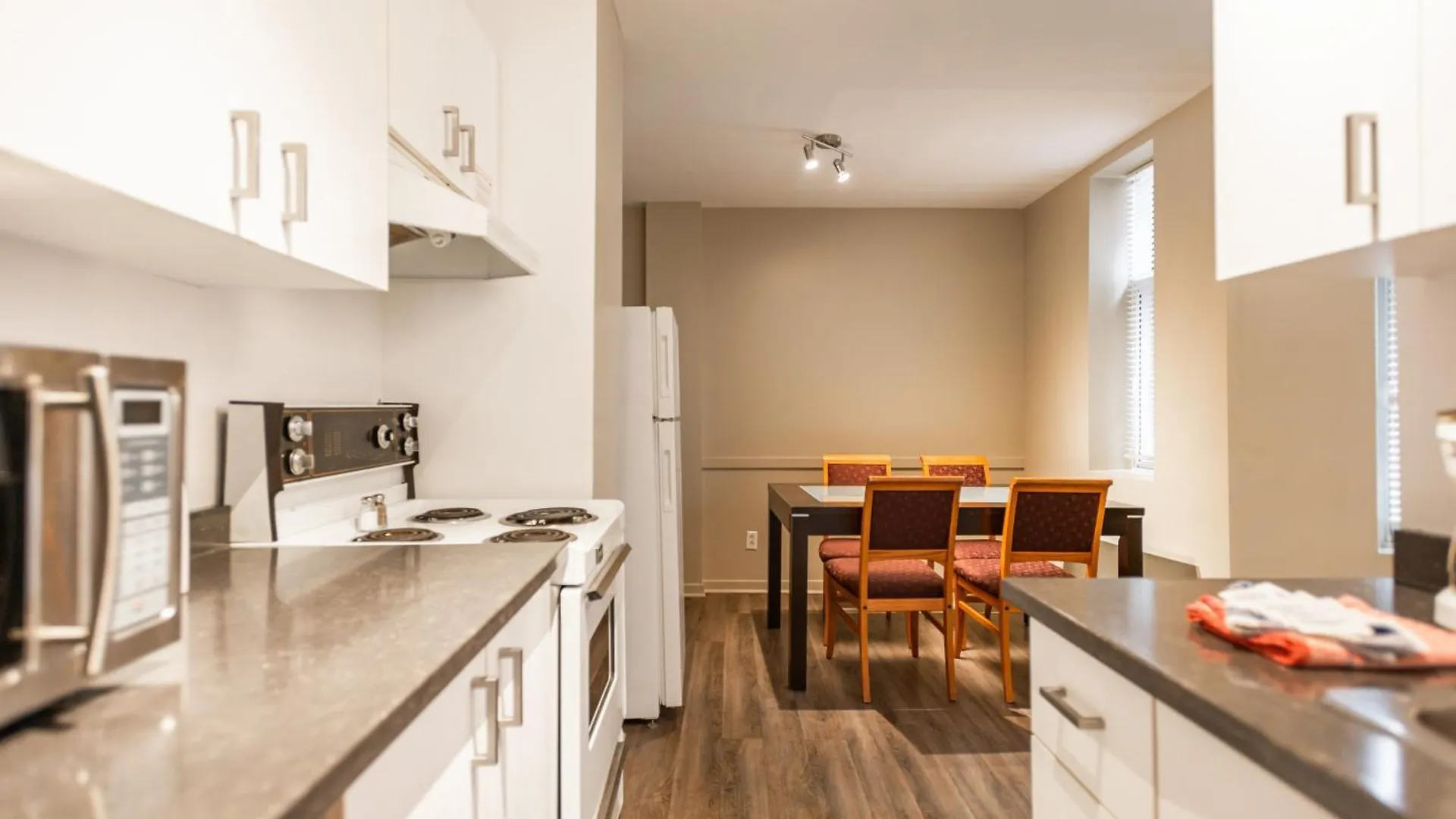 Hotel Le Roberval Montreal