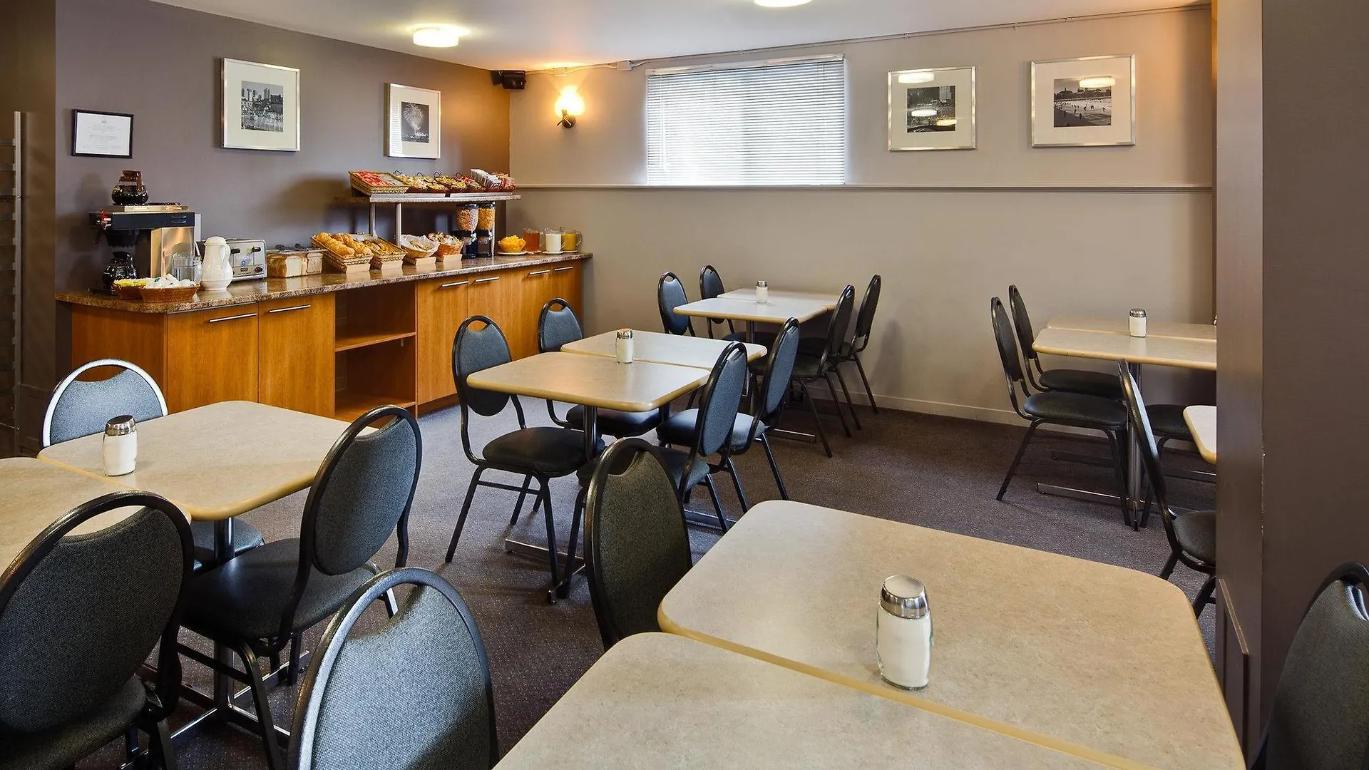 Hotel Le Roberval Montreal